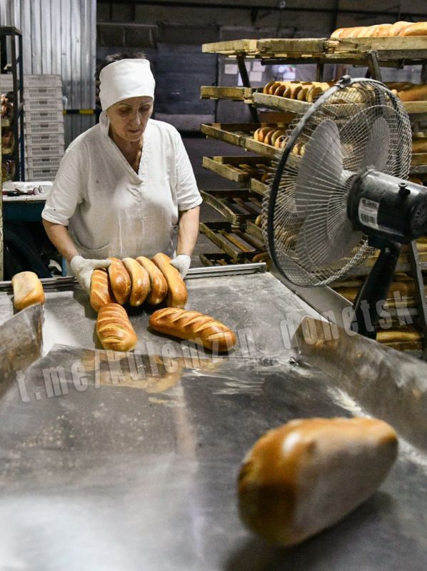 Алексей Кулемзин: Сегодня посетил Донецкий хлебозавод № 2, входящий в состав предприятия «Мир Хлеба» Алексей Кулемзин: Сегодня посетил Донецкий хлебозавод № 2, входящий в состав предприятия «Мир Хлеба»