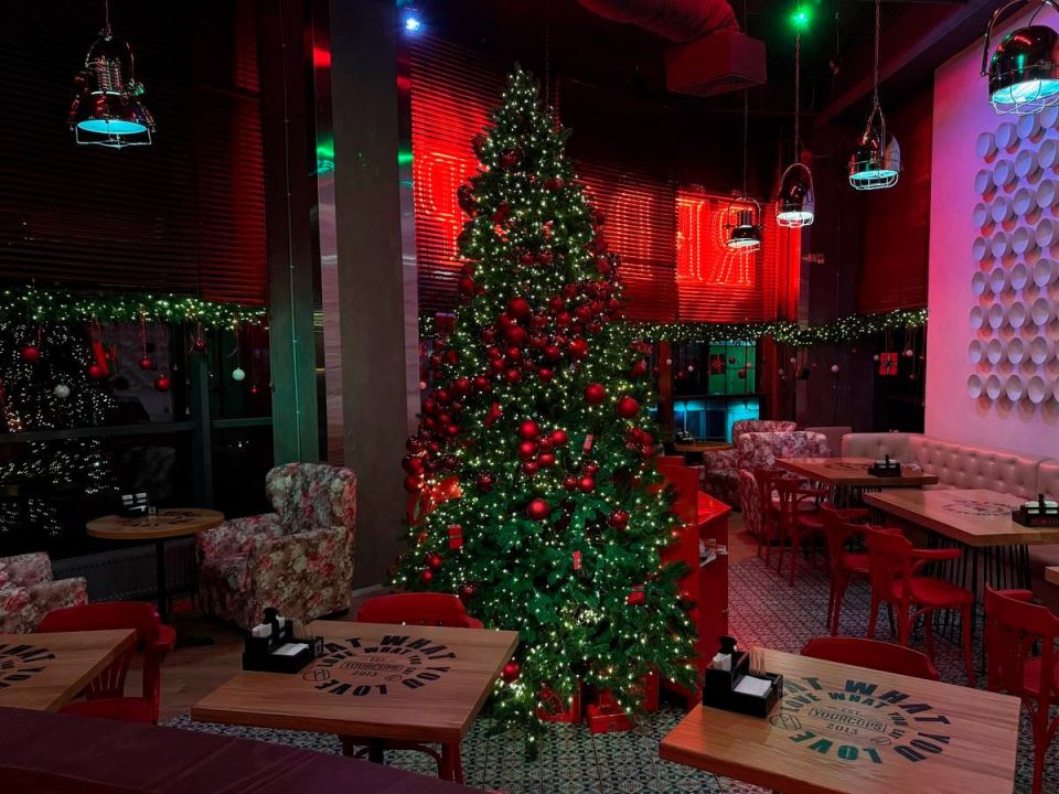 Народное голосование началось: дончане выбирают лучшее новогоднее оформление магазинов и ресторанов