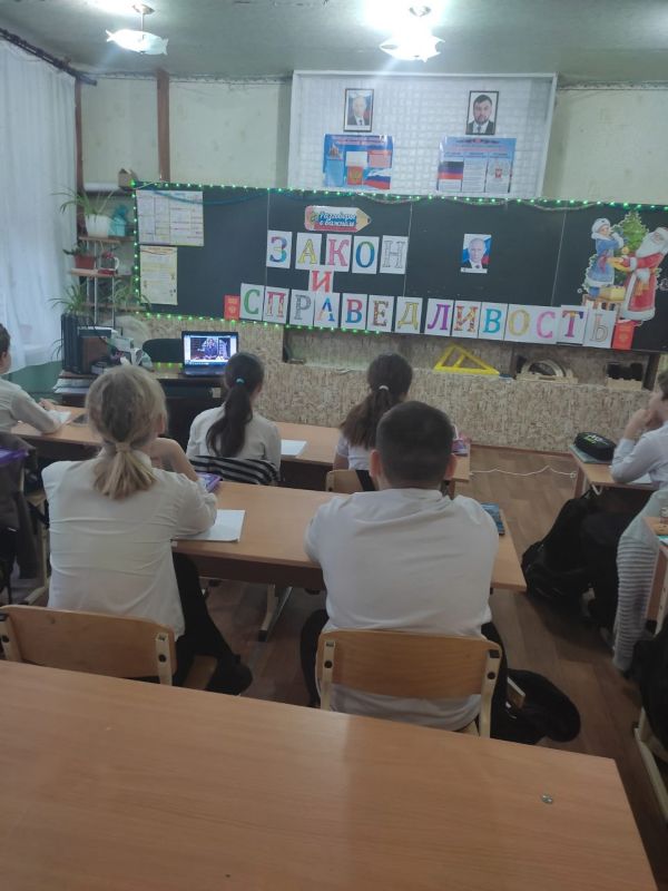 В школах Старобешевского округа прошли внеурочные занятия "Разговоры о важном" В школах Старобешевского округа прошли внеурочные занятия "Разговоры о важном"