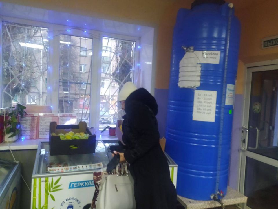Депутат и представитель «Единой России» нашли в иловайском магазине ряд нарушений Депутат и представитель «Единой России» нашли в иловайском магазине ряд нарушений