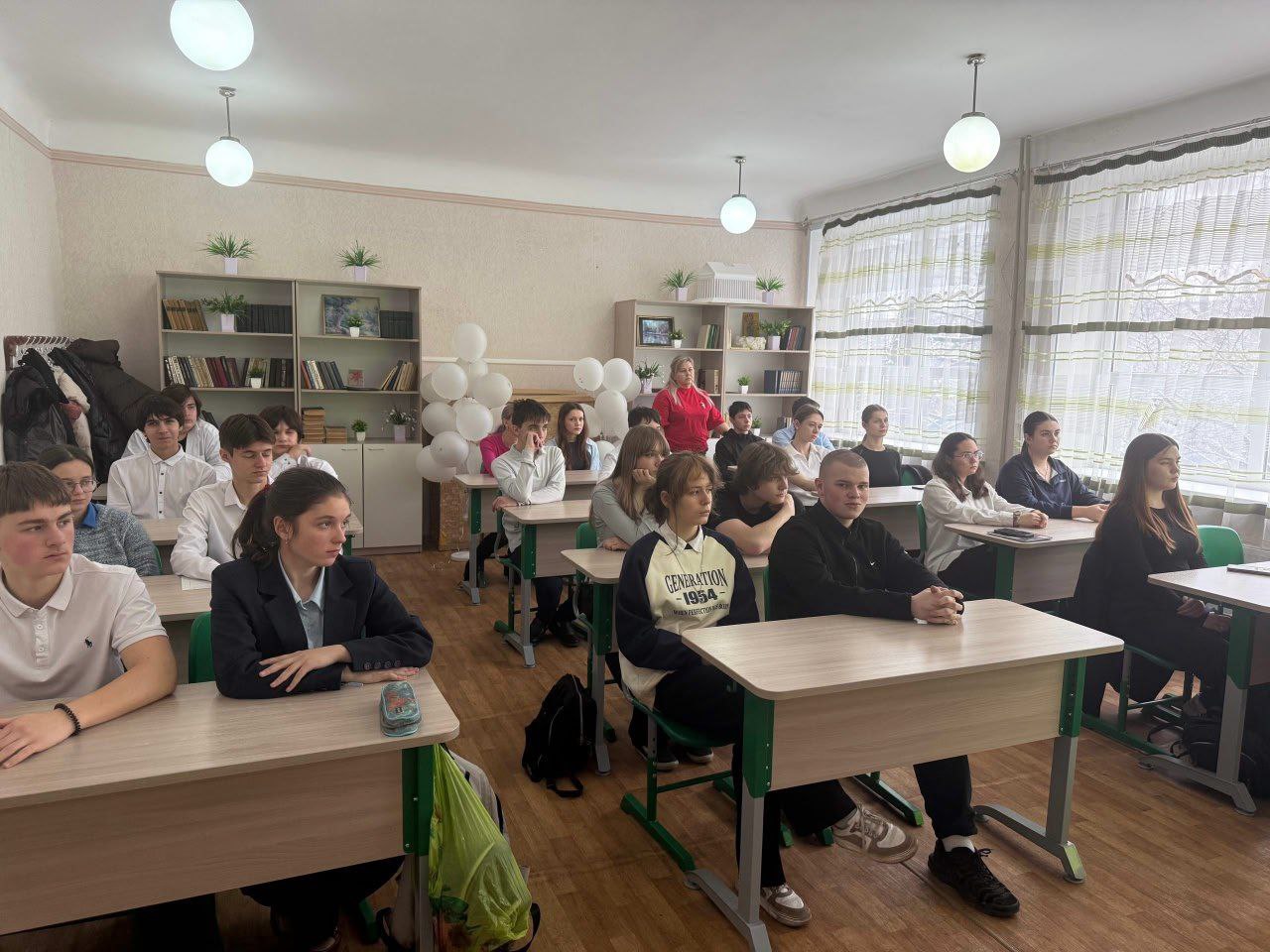 Сегодня в ГБОУ «Школа № 6 им. Н.Я.Ильина г.о. Дебальцево» прошла встреча со старшеклассниками, посвященная грантовым конкурсам Росмолодежь Сегодня в ГБОУ «Школа № 6 им. Н.Я.Ильина г.о. Дебальцево» прошла встреча со старшеклассниками, посвященная грантовым конкурсам Росмолодежь