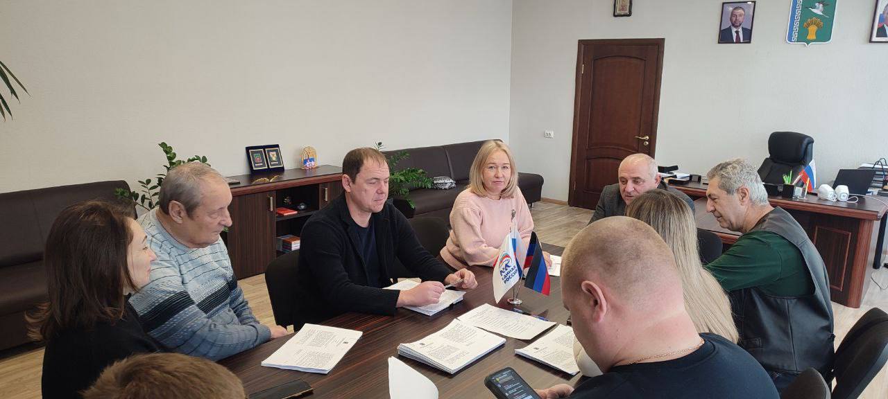 В Мангушском муниципальном округе прошел круглый стол по вопросам земельного законодательства, организованный в рамках партийного проекта «Предпринимательство» Всероссийской политической партии «Единая Россия»