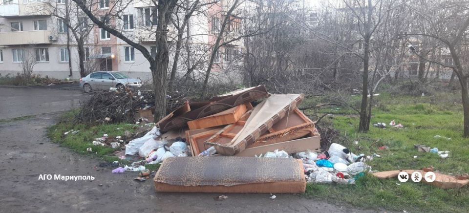 В Мариуполе коммунальщики ликвидировали очередные стихийные свалки В Мариуполе коммунальщики ликвидировали очередные стихийные свалки