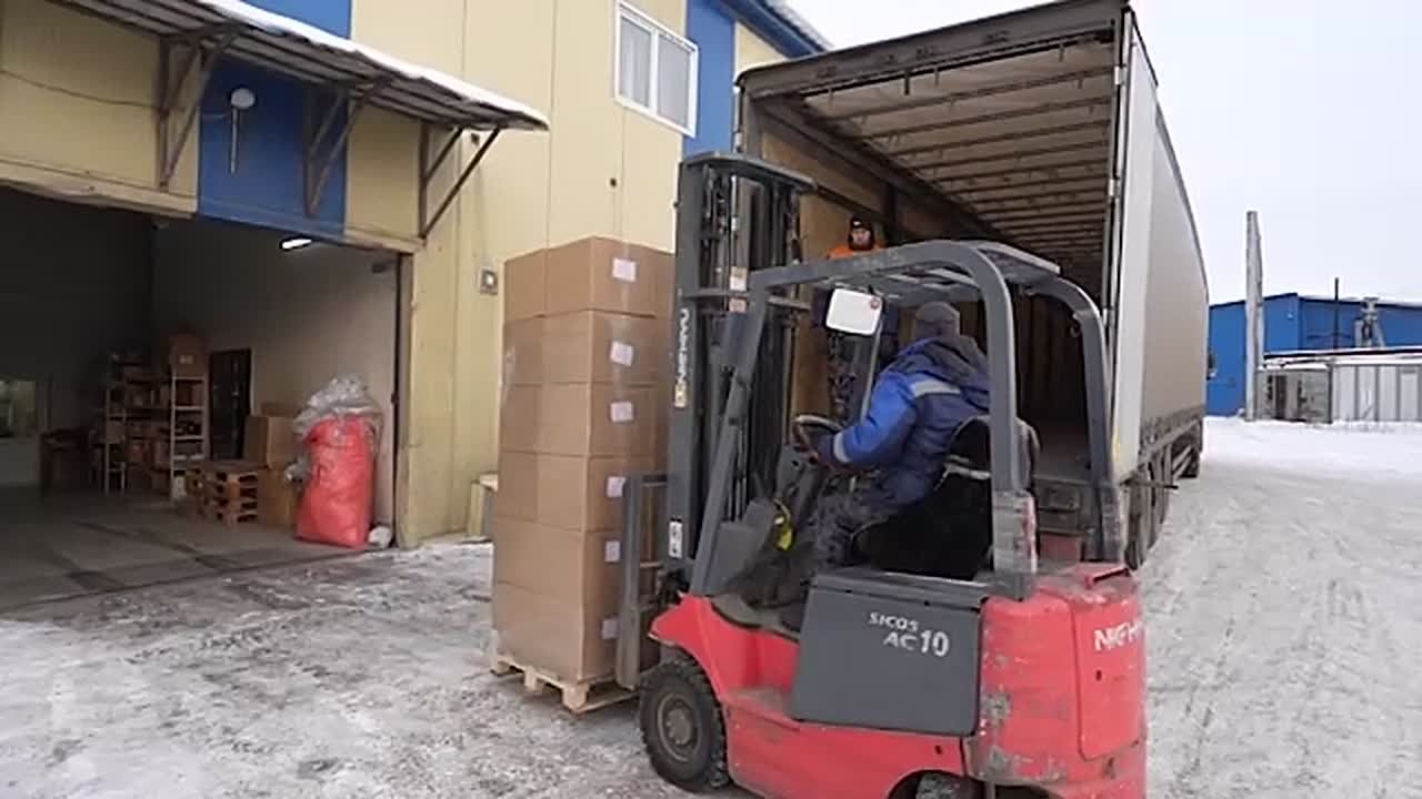 Подарки из Кузбасса доставят на дом юным горловчанам