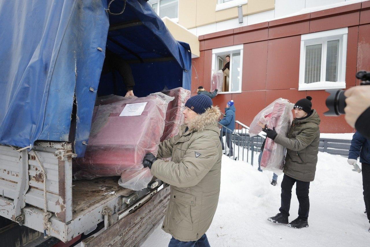 В Донбасс из Лабытнанги и Аксарки доставили 135 коробок помощи