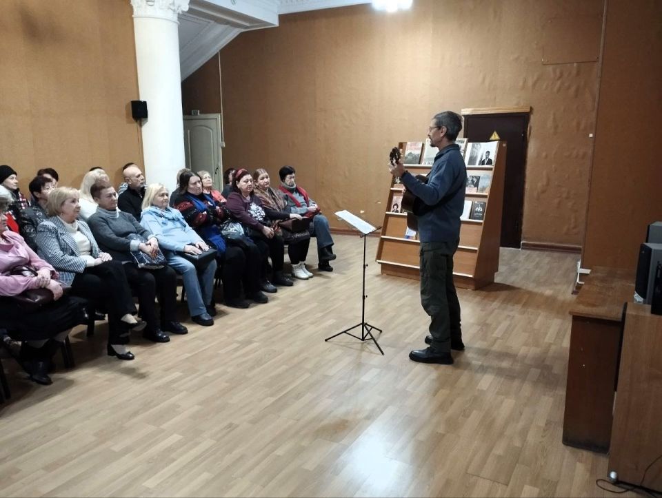 16 декабря в киноклубе библиотеки имени Н.К. Крупской состоялся особый вечер, организованный для семей ветеранов-защитников Родины, состоящих на сопровождении в филиале фонда «Защитники Отечества» 16 декабря в киноклубе библиотеки имени Н.К. Крупской состоялся особый вечер, организованный для семей ветеранов-защитников Родины, состоящих на сопровождении в филиале фонда «Защитники Отечества»