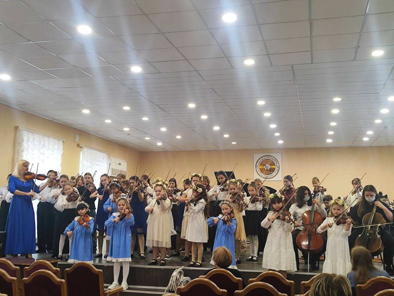 Ансамбль скрипачей "Волшебный смычок" (кл.преп. Бойко Л.С., конц.- Щеглова И.В.) - победитель республиканского конкурса "Путь к совершенству" Ансамбль скрипачей "Волшебный смычок" (кл.преп. Бойко Л.С., конц.- Щеглова И.В.) - победитель республиканского конкурса "Путь к совершенству"