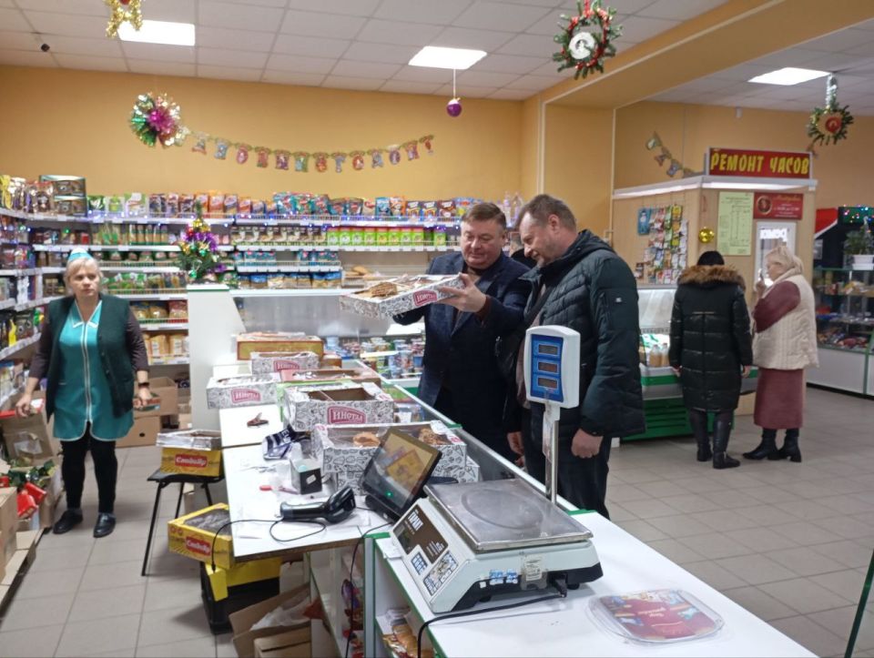 Рейд по объектам торговли. В целях осуществления проекта «Народный контроль» партии «Единая Россия» 17 декабря был проведен рейд в магазине «Гастрономъ», расположенном по адресу ул. Турутина, 137 Рейд по объектам торговли. В целях осуществления проекта «Народный контроль» партии «Единая Россия» 17 декабря был проведен рейд в магазине «Гастрономъ», расположенном по адресу ул. Турутина, 137