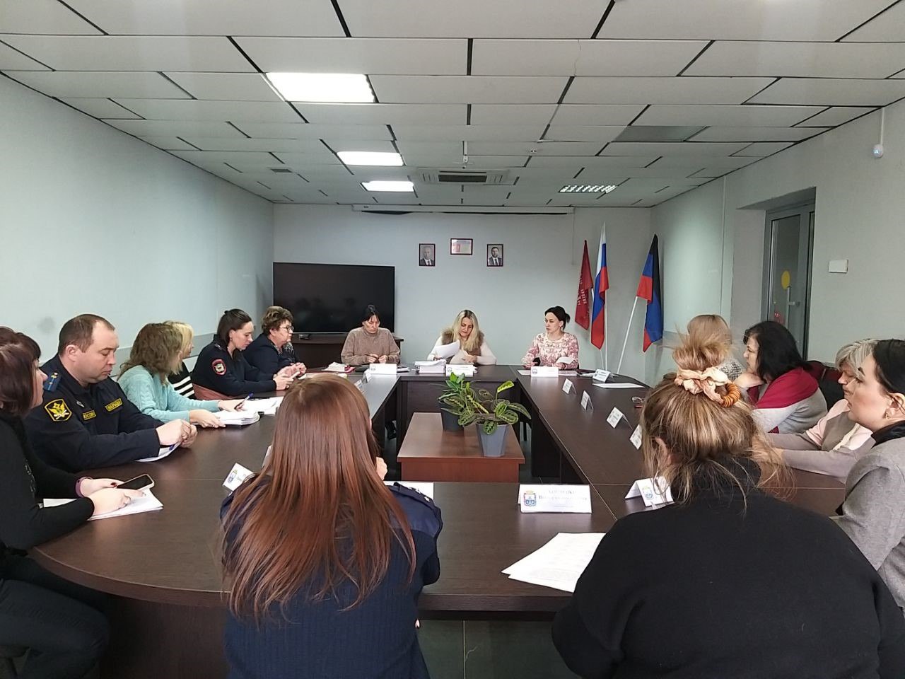 Сегодня состоялось плановое заседание комиссии по делам несовершеннолетних и защите их прав (КДНиЗП) при Управе Ильичевского внутригородского района города Мариуполь