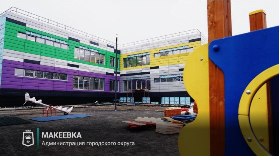 Александр Подгорный: Югорские строители завершили работы на фасаде макеевского детсада № 19 Александр Подгорный: Югорские строители завершили работы на фасаде макеевского детсада № 19