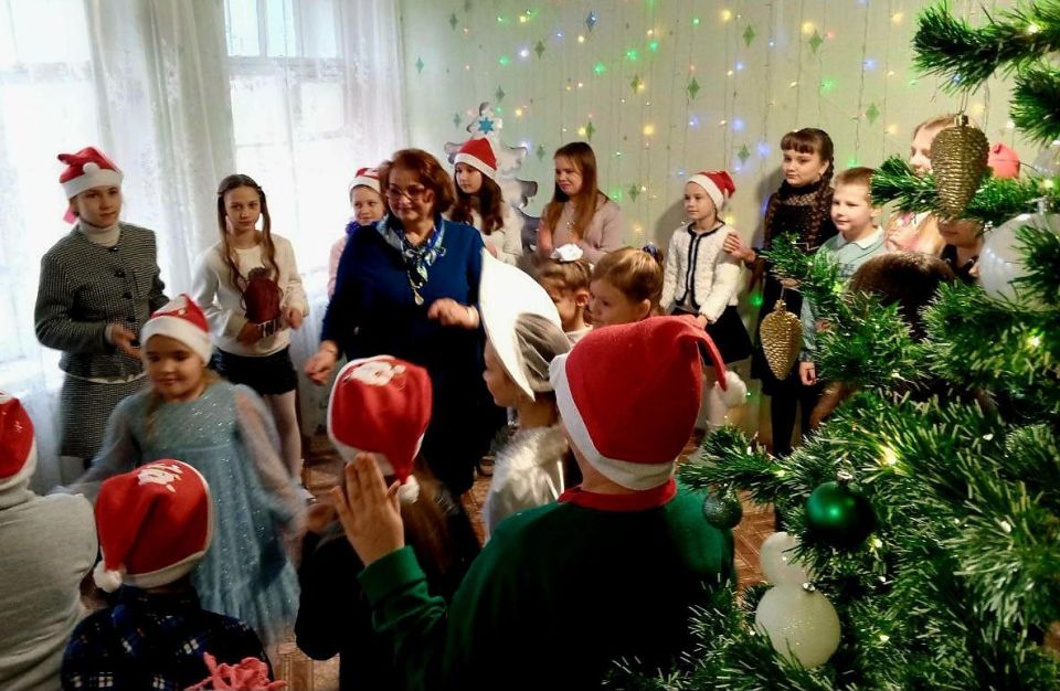 Театральная студия "Зазеркалье" ДК им. Чернышевского подготовила праздничное мероприятие ко Дню святого Николая, где дети узнали о жизни и добрых делах Святителя Николая Театральная студия "Зазеркалье" ДК им. Чернышевского подготовила праздничное мероприятие ко Дню святого Николая, где дети узнали о жизни и добрых делах Святителя Николая