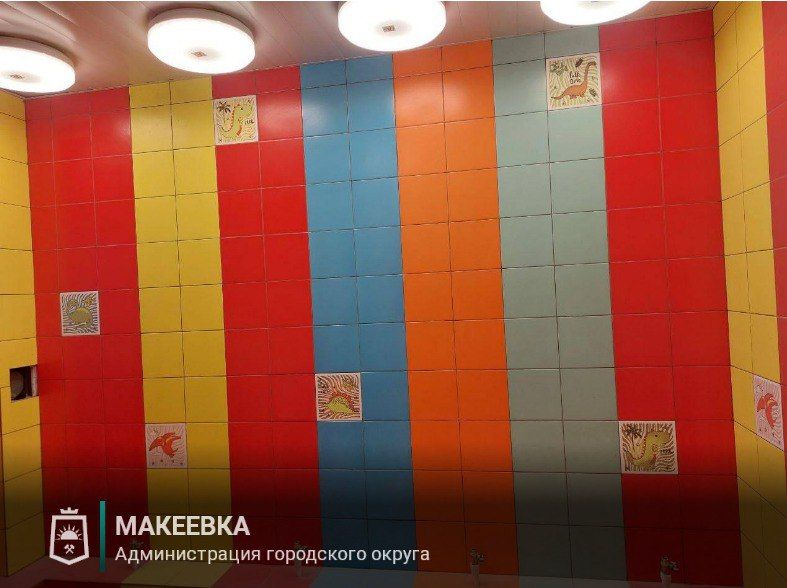 Александр Подгорный: Югорские строители завершили работы на фасаде макеевского детсада № 19 Александр Подгорный: Югорские строители завершили работы на фасаде макеевского детсада № 19