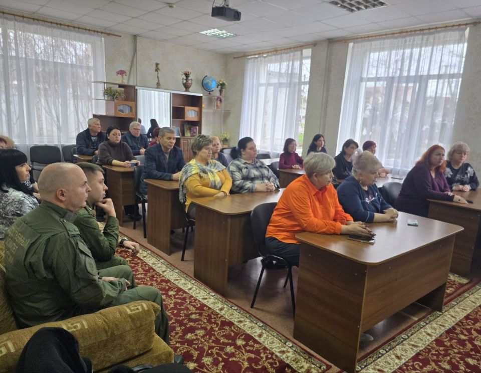 Дмитрий Огилец: По поручению Главы Донецкой Народной Республики провел встречу с трудовым коллективом «Кадетской школы-интернат имени Г.Т.Берегового» Дмитрий Огилец: По поручению Главы Донецкой Народной Республики провел встречу с трудовым коллективом «Кадетской школы-интернат имени Г.Т.Берегового»