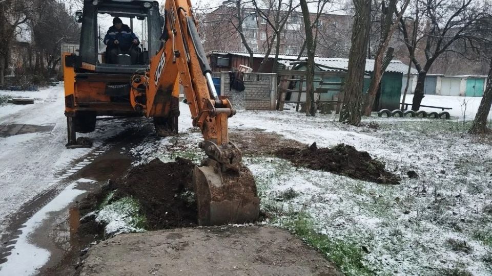 Аварийная бригада Кузбасса помогает восстанавливать Горловку Аварийная бригада Кузбасса помогает восстанавливать Горловку