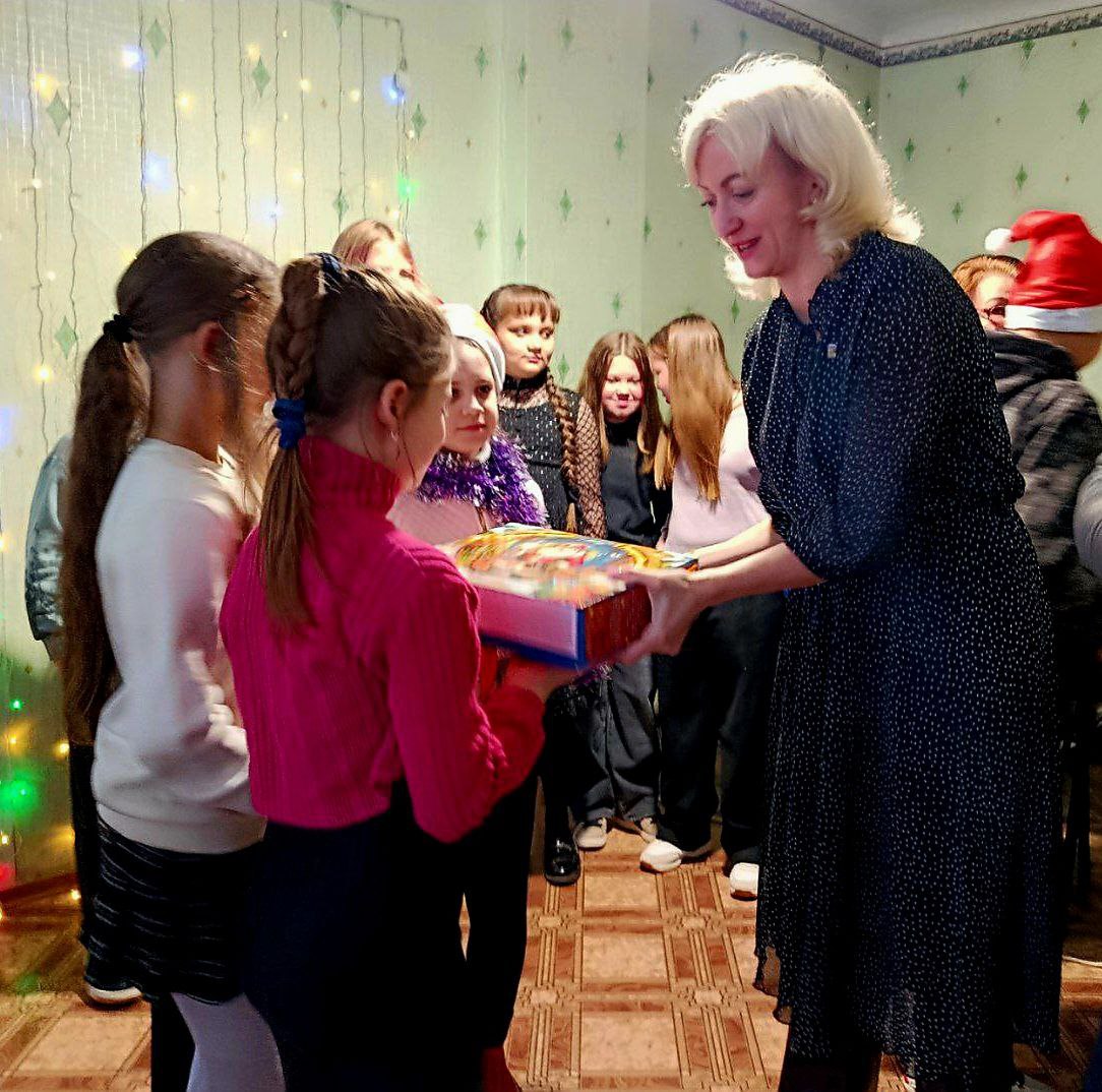 Театральная студия "Зазеркалье" ДК им. Чернышевского подготовила праздничное мероприятие ко Дню святого Николая, где дети узнали о жизни и добрых делах Святителя Николая Театральная студия "Зазеркалье" ДК им. Чернышевского подготовила праздничное мероприятие ко Дню святого Николая, где дети узнали о жизни и добрых делах Святителя Николая