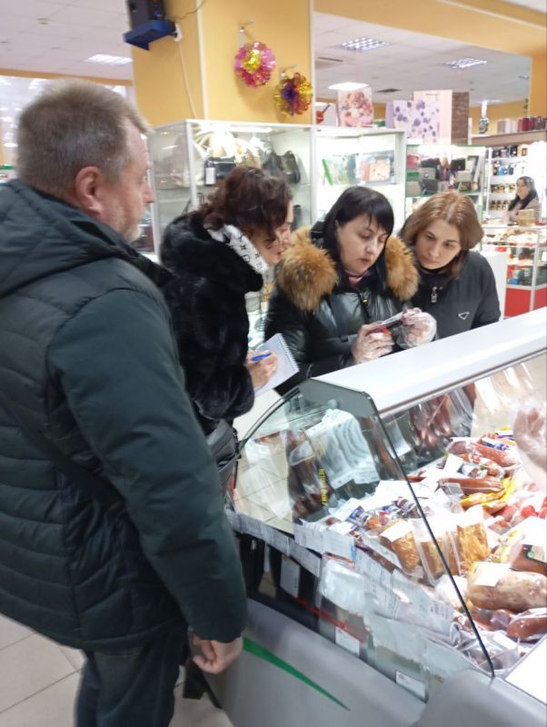 Рейд по объектам торговли. В целях осуществления проекта «Народный контроль» партии «Единая Россия» 17 декабря был проведен рейд в магазине «Гастрономъ», расположенном по адресу ул. Турутина, 137 Рейд по объектам торговли. В целях осуществления проекта «Народный контроль» партии «Единая Россия» 17 декабря был проведен рейд в магазине «Гастрономъ», расположенном по адресу ул. Турутина, 137