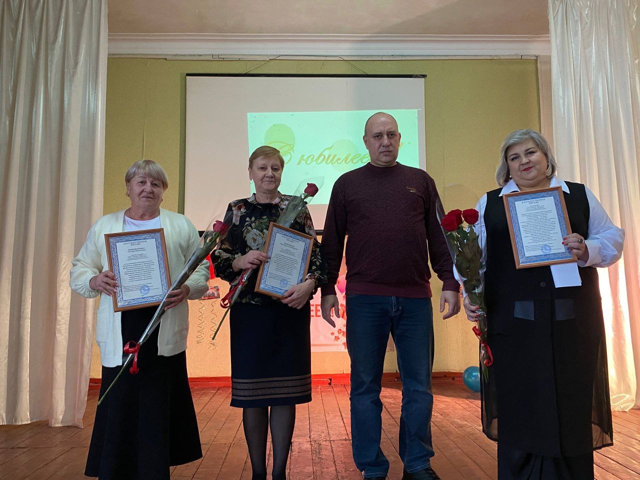 12 декабря ГБОУ "СШ № 92 Г.О. МАКЕЕВКА» отпраздновала свой 70-летний юбилей 12 декабря ГБОУ "СШ № 92 Г.О. МАКЕЕВКА» отпраздновала свой 70-летний юбилей