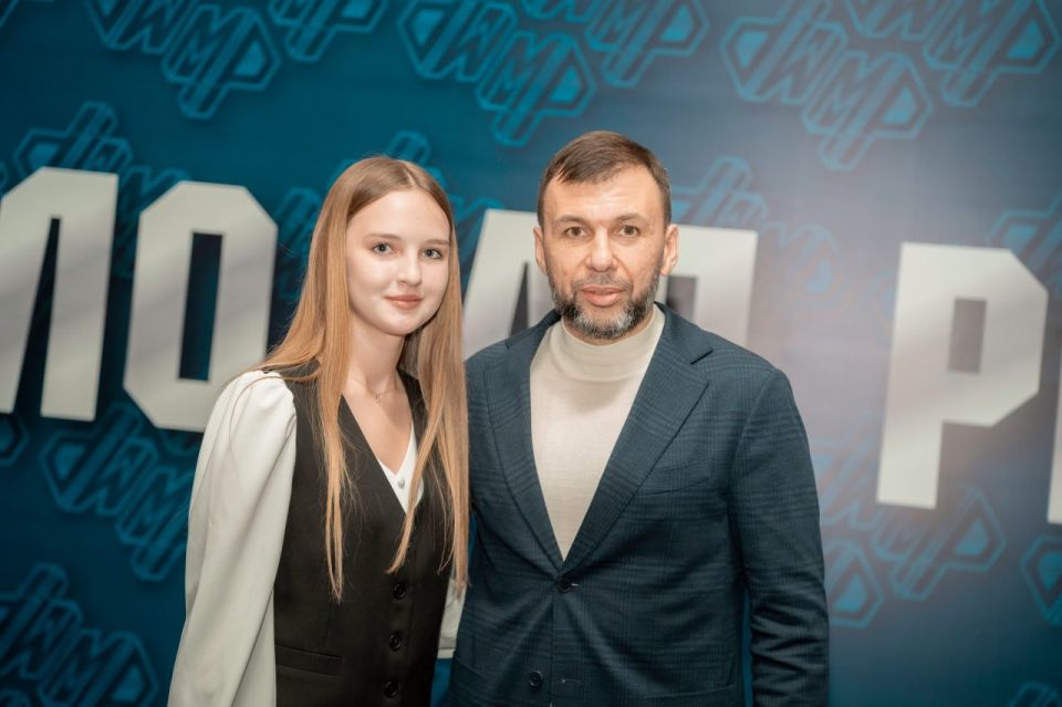 Наталья Великодная: В минувшие выходные дни представители Тельмановского штаба «Молодой Республики» и «Молодой Гвардии Единой России» ДНР, приняли участие в итоговом съезде «Молодой Республики», который прошёл в живописном... Наталья Великодная: В минувшие выходные дни представители Тельмановского штаба «Молодой Республики» и «Молодой Гвардии Единой России» ДНР, приняли участие в итоговом съезде «Молодой Республики», который прошёл в живописном...