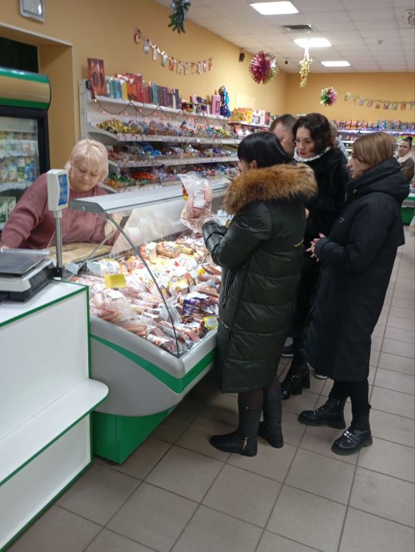 Рейд по объектам торговли. В целях осуществления проекта «Народный контроль» партии «Единая Россия» 17 декабря был проведен рейд в магазине «Гастрономъ», расположенном по адресу ул. Турутина, 137 Рейд по объектам торговли. В целях осуществления проекта «Народный контроль» партии «Единая Россия» 17 декабря был проведен рейд в магазине «Гастрономъ», расположенном по адресу ул. Турутина, 137