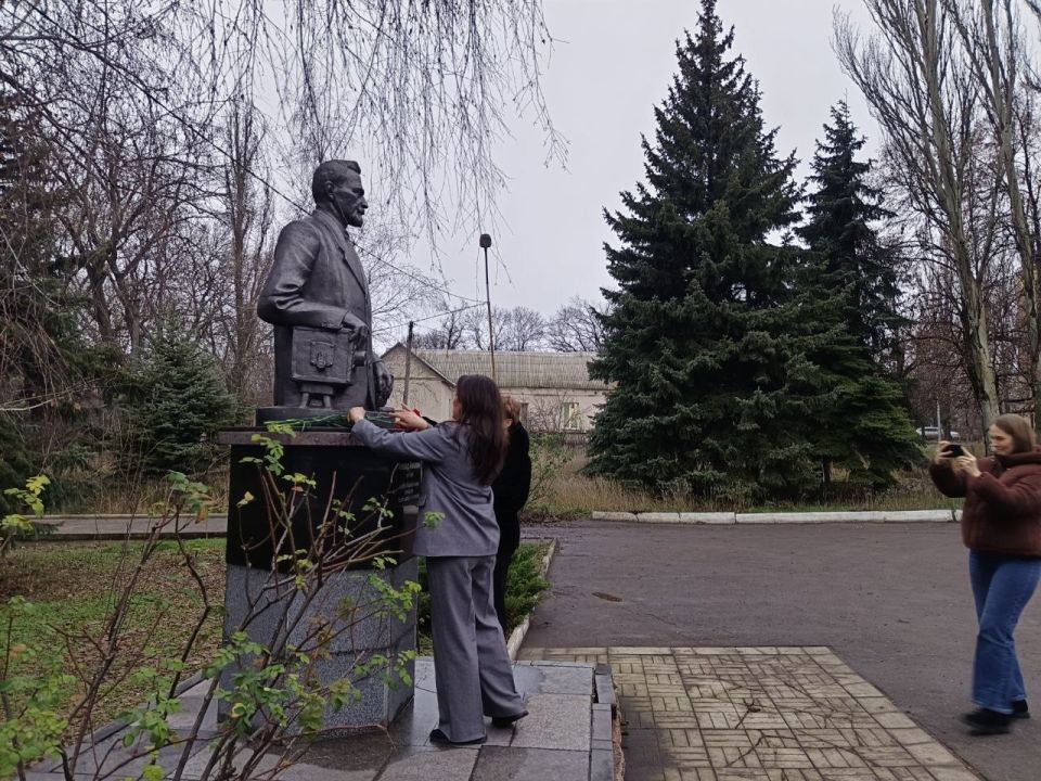 Во Дворце культуры им. Воровского города Макеевки состоялось значимое событие – творческая встреча с известной российской актрисой театра и кино, актрисой дубляжа, Инной Королёвой Во Дворце культуры им. Воровского города Макеевки состоялось значимое событие – творческая встреча с известной российской актрисой театра и кино, актрисой дубляжа, Инной Королёвой