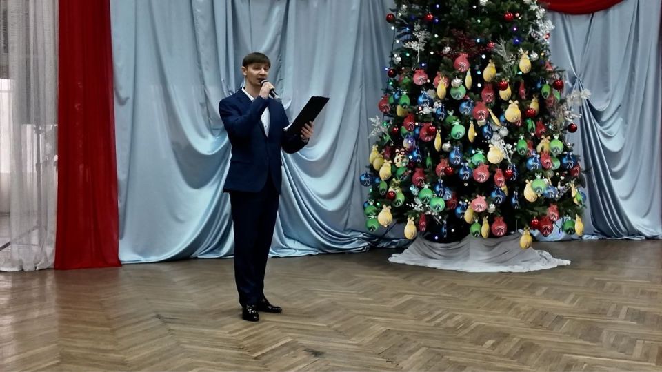 Игорь Мартынов: Открытие «Ёлки желаний». 16 декабря в фойе второго этажа культурно-досугового центра имени 40-летия Победы администрации городского округа Енакиево прошло открытие социального проекта «Ёлка желаний» Игорь Мартынов: Открытие «Ёлки желаний». 16 декабря в фойе второго этажа культурно-досугового центра имени 40-летия Победы администрации городского округа Енакиево прошло открытие социального проекта «Ёлка желаний»