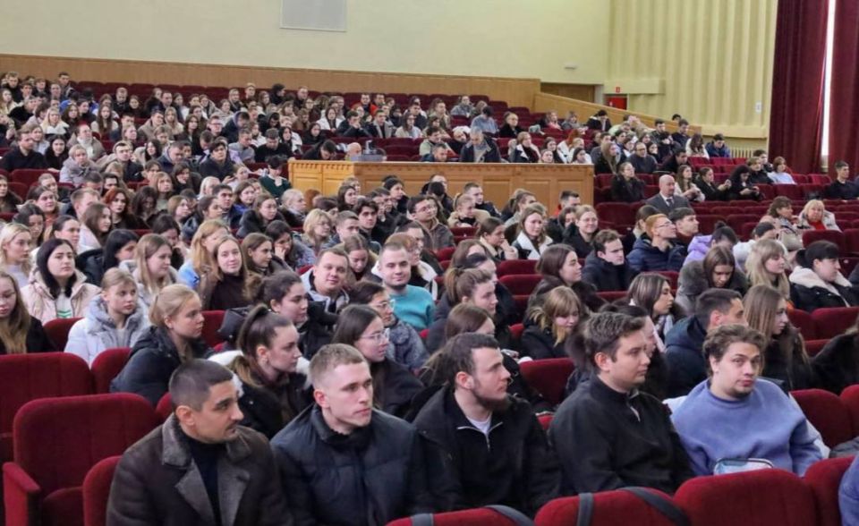 «Хотелось бы, чтоб ваш выбор был правильным»: в донецком медуниверситете прошла ярмарка вакансий «Хотелось бы, чтоб ваш выбор был правильным»: в донецком медуниверситете прошла ярмарка вакансий