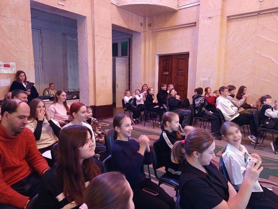 Во Дворце культуры им. Воровского города Макеевки состоялось значимое событие – творческая встреча с известной российской актрисой театра и кино, актрисой дубляжа, Инной Королёвой Во Дворце культуры им. Воровского города Макеевки состоялось значимое событие – творческая встреча с известной российской актрисой театра и кино, актрисой дубляжа, Инной Королёвой