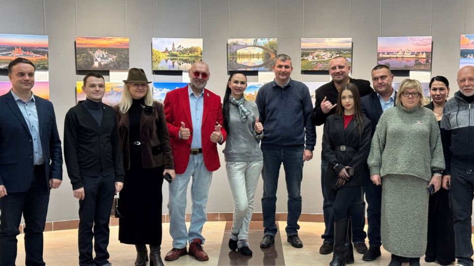 Прикосновение к духовным истокам: фотовыставка «Русь православная» проходит в Донецке Прикосновение к духовным истокам: фотовыставка «Русь православная» проходит в Донецке