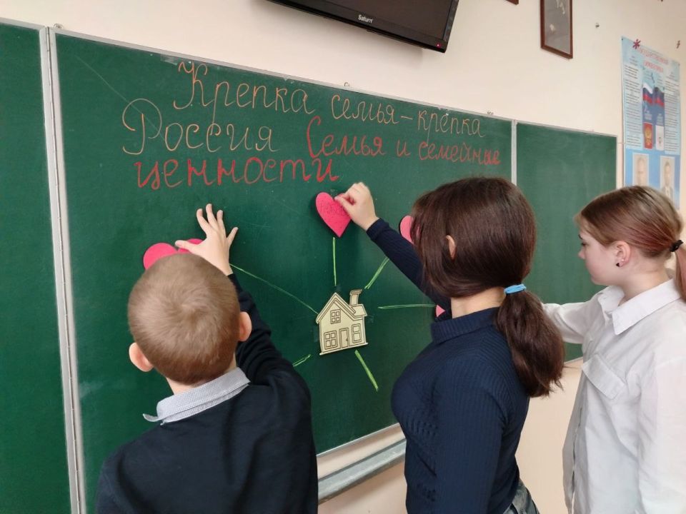 Крепкая семья – крепкая Россия! Семейные ценности в детском доме «Росток» Крепкая семья – крепкая Россия! Семейные ценности в детском доме «Росток»