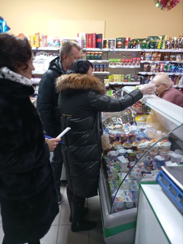 Рейд по объектам торговли. В целях осуществления проекта «Народный контроль» партии «Единая Россия» 17 декабря был проведен рейд в магазине «Гастрономъ», расположенном по адресу ул. Турутина, 137 Рейд по объектам торговли. В целях осуществления проекта «Народный контроль» партии «Единая Россия» 17 декабря был проведен рейд в магазине «Гастрономъ», расположенном по адресу ул. Турутина, 137