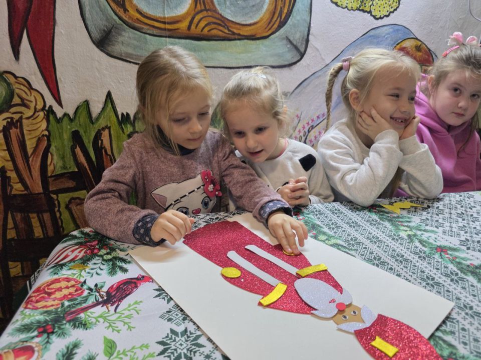Подготовка к Дню Святого Николая в кружке «Умелые руки» Подготовка к Дню Святого Николая в кружке «Умелые руки»