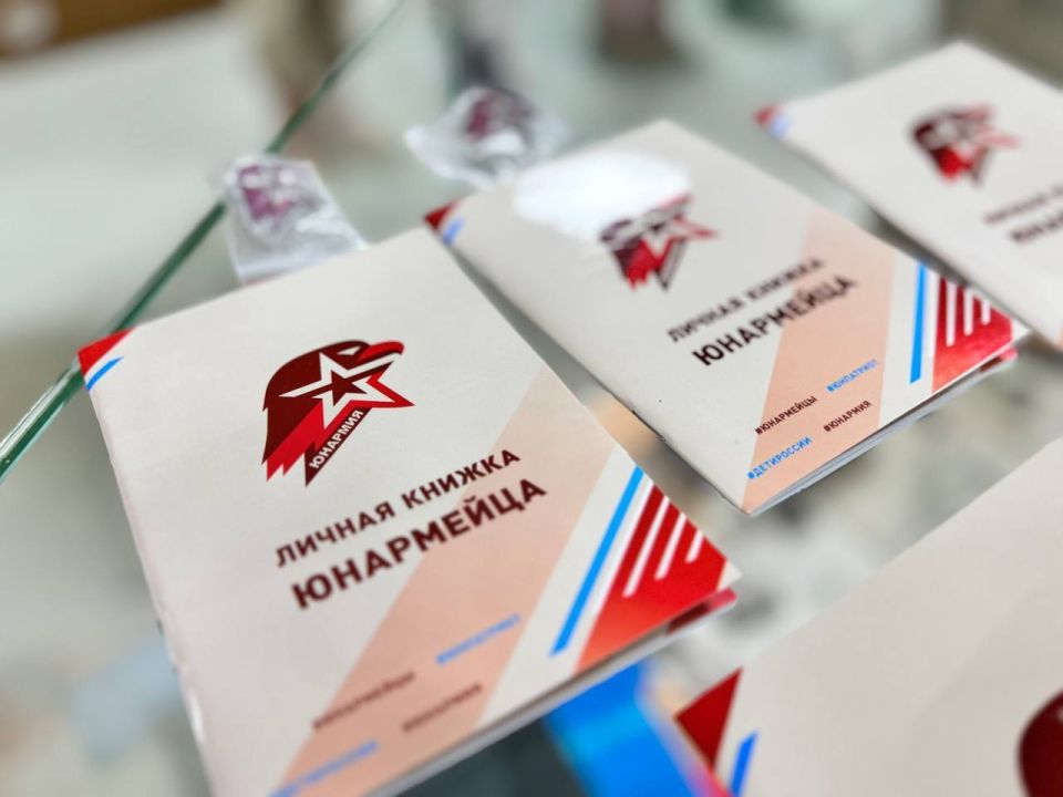 В Ялтинской школе №2 состоялась торжественная церемония приведения к присяге юнармейцев В Ялтинской школе №2 состоялась торжественная церемония приведения к присяге юнармейцев