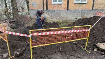 СПЕЦИАЛИСТАМИ ДОНЕЦКОГО ФИЛИАЛА "ДОНБАССТЕПЛОЭНЕРГО" УСТРАНЕНА АВАРИЙНАЯ СИТУАЦИЯ НА ТРУБОПРОВОДЕ ТЕПЛОСНАБЖЕНИЯ В КИРОВСКОМ РАЙОНЕ