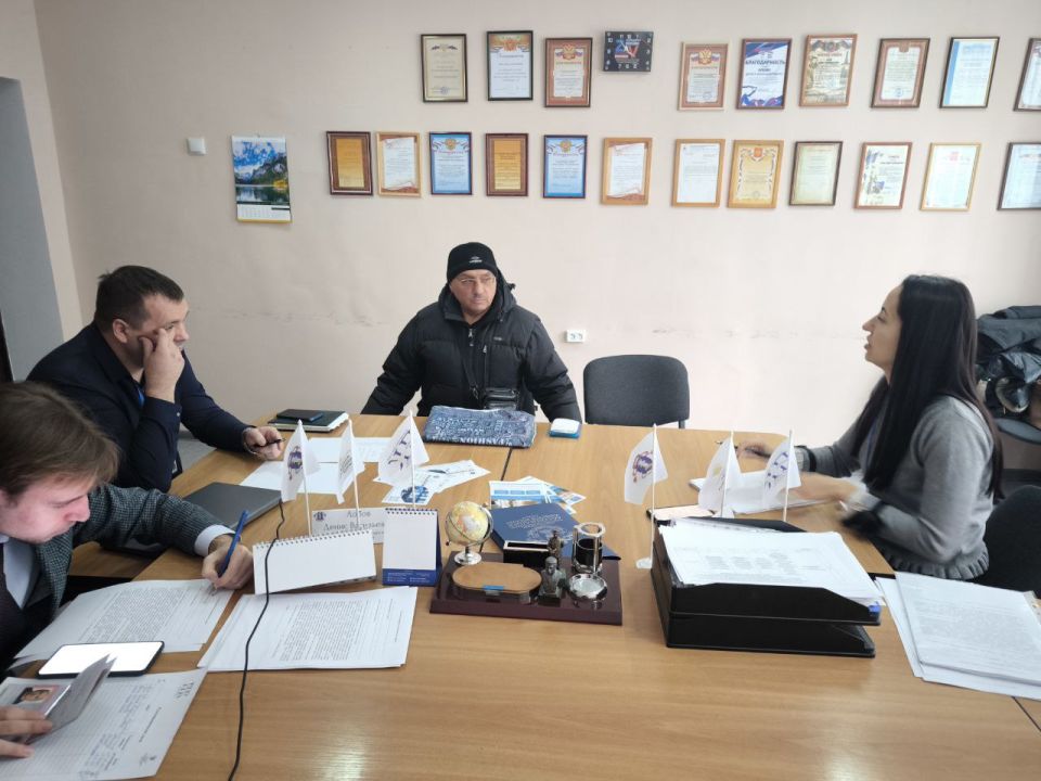 Сегодня, 17 декабря, в рамках проекта "Правовой Компас" РО АЮР в ДНР, реализуемого при поддержке Фонда президентских грантов, состоялся прием граждан в городском округе Иловайск! Сегодня, 17 декабря, в рамках проекта "Правовой Компас" РО АЮР в ДНР, реализуемого при поддержке Фонда президентских грантов, состоялся прием граждан в городском округе Иловайск!
