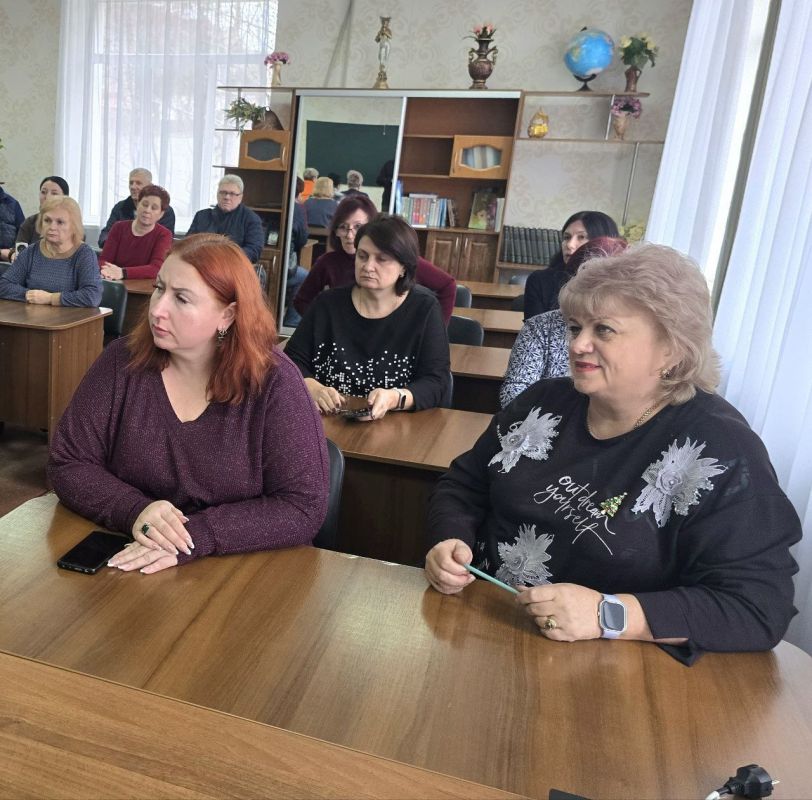 Дмитрий Огилец: По поручению Главы Донецкой Народной Республики провел встречу с трудовым коллективом «Кадетской школы-интернат имени Г.Т.Берегового» Дмитрий Огилец: По поручению Главы Донецкой Народной Республики провел встречу с трудовым коллективом «Кадетской школы-интернат имени Г.Т.Берегового»