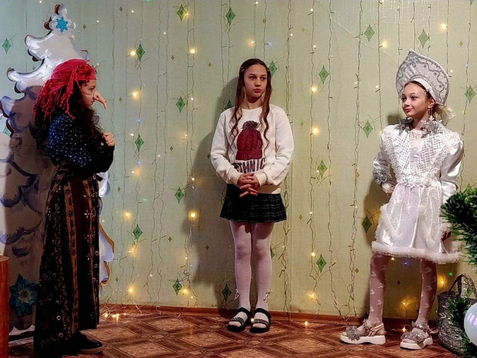Театральная студия "Зазеркалье" ДК им. Чернышевского подготовила праздничное мероприятие ко Дню святого Николая, где дети узнали о жизни и добрых делах Святителя Николая Театральная студия "Зазеркалье" ДК им. Чернышевского подготовила праздничное мероприятие ко Дню святого Николая, где дети узнали о жизни и добрых делах Святителя Николая