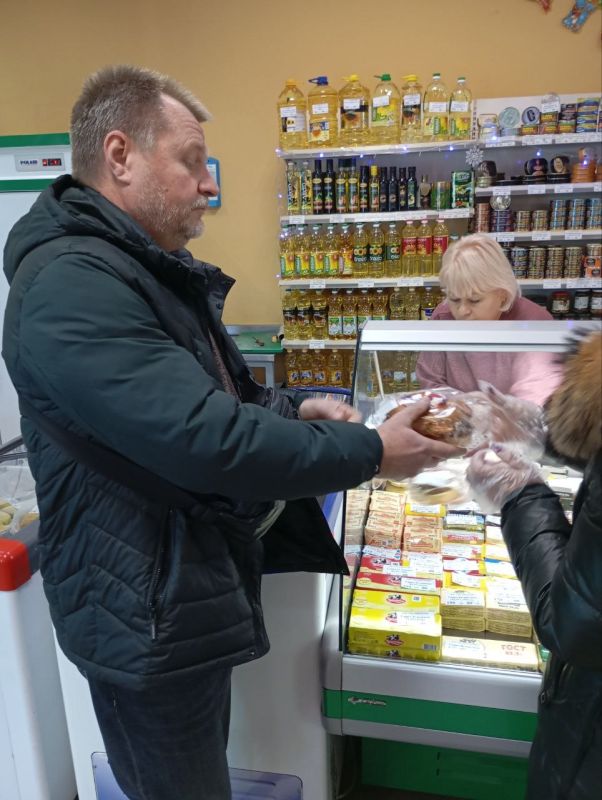 Рейд по объектам торговли. В целях осуществления проекта «Народный контроль» партии «Единая Россия» 17 декабря был проведен рейд в магазине «Гастрономъ», расположенном по адресу ул. Турутина, 137 Рейд по объектам торговли. В целях осуществления проекта «Народный контроль» партии «Единая Россия» 17 декабря был проведен рейд в магазине «Гастрономъ», расположенном по адресу ул. Турутина, 137