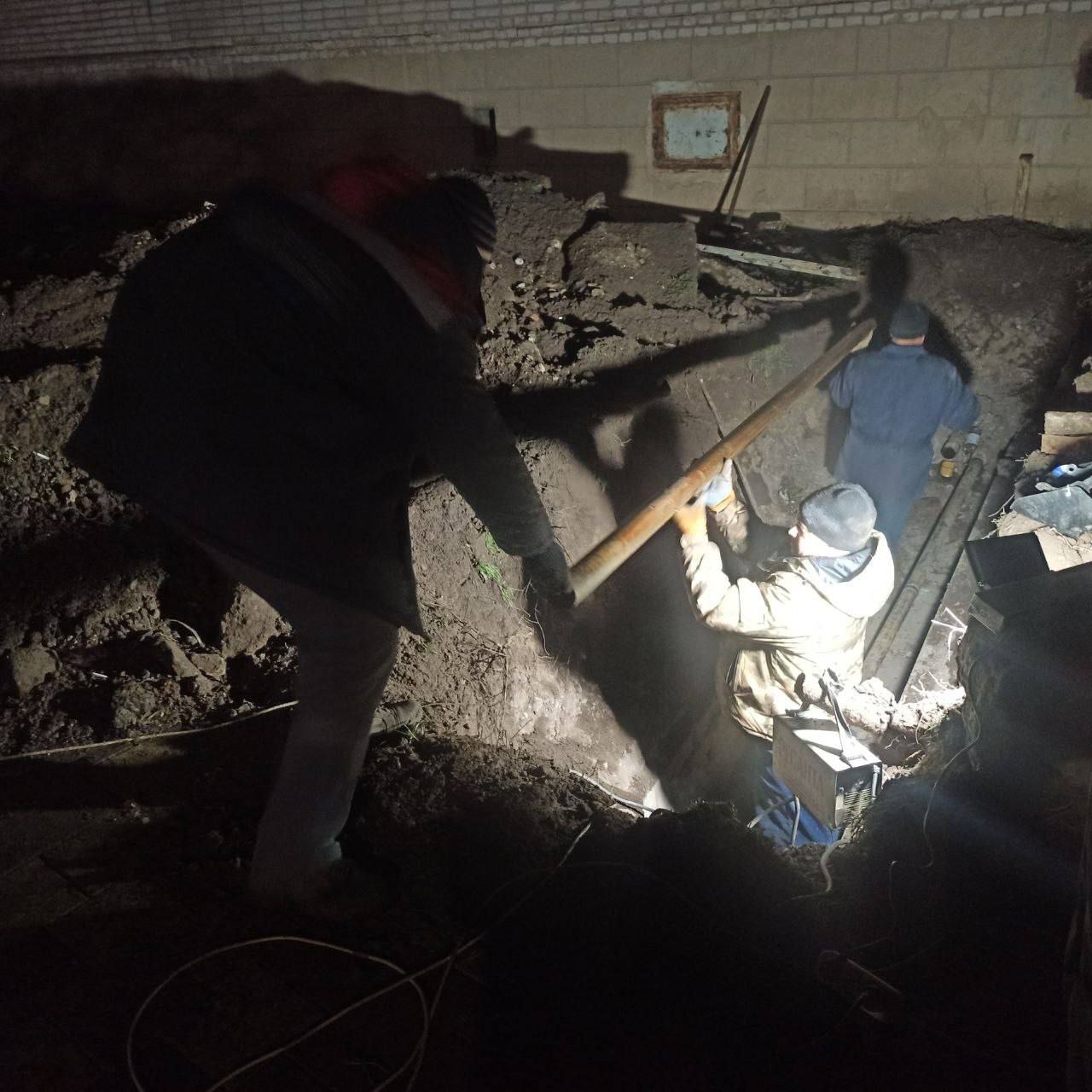 ОПЕРАТИВНАЯ ЛИКВИДАЦИЯ АВАРИИ НА ТЕПЛОТРАССЕ В АМВРОСИЕВКЕ ОПЕРАТИВНАЯ ЛИКВИДАЦИЯ АВАРИИ НА ТЕПЛОТРАССЕ В АМВРОСИЕВКЕ