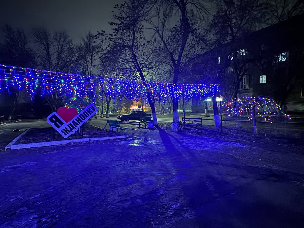 Ждановка готовится к новогодним и рождественским праздникам Ждановка готовится к новогодним и рождественским праздникам