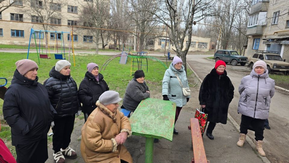 Первый заместитель главы Администрации Старобешевского муниципального округа Алексей Черкашин провел сход граждан в городе Комсомольское Первый заместитель главы Администрации Старобешевского муниципального округа Алексей Черкашин провел сход граждан в городе Комсомольское