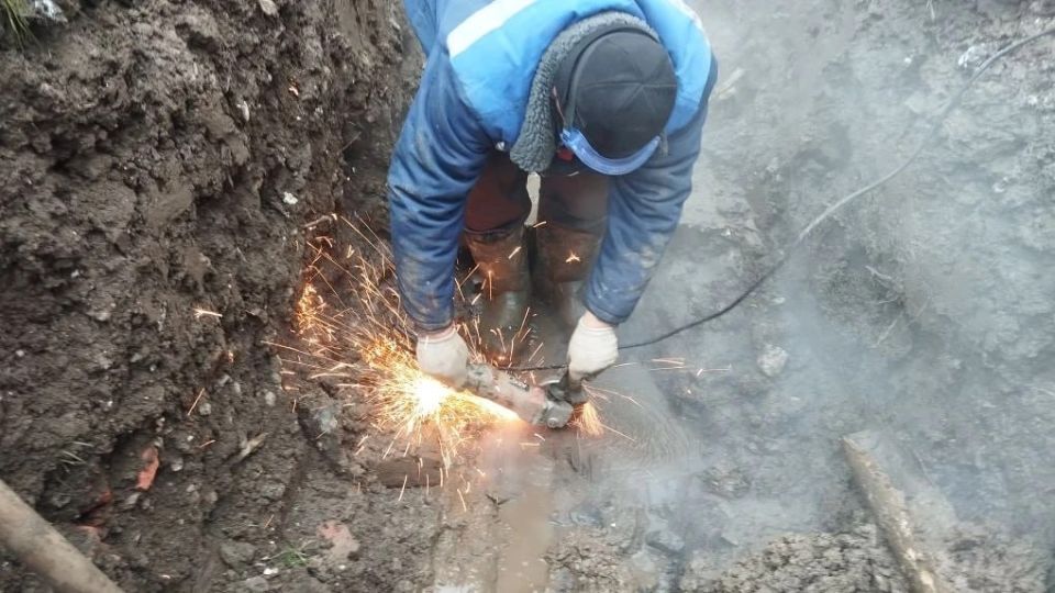 Аварийная бригада Кузбасса помогает восстанавливать Горловку Аварийная бригада Кузбасса помогает восстанавливать Горловку