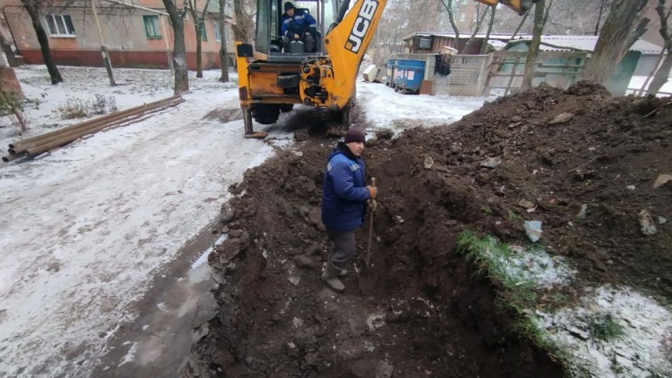 Аварийная бригада Кузбасса помогает восстанавливать Горловку Аварийная бригада Кузбасса помогает восстанавливать Горловку