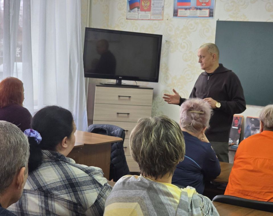 Дмитрий Огилец: По поручению Главы Донецкой Народной Республики провел встречу с трудовым коллективом «Кадетской школы-интернат имени Г.Т.Берегового» Дмитрий Огилец: По поручению Главы Донецкой Народной Республики провел встречу с трудовым коллективом «Кадетской школы-интернат имени Г.Т.Берегового»
