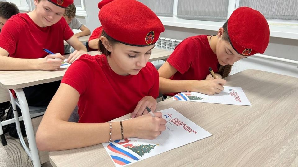 Юнармейцы из Кировского участвуют в акции «Посылка солдату» Юнармейцы из Кировского участвуют в акции «Посылка солдату»