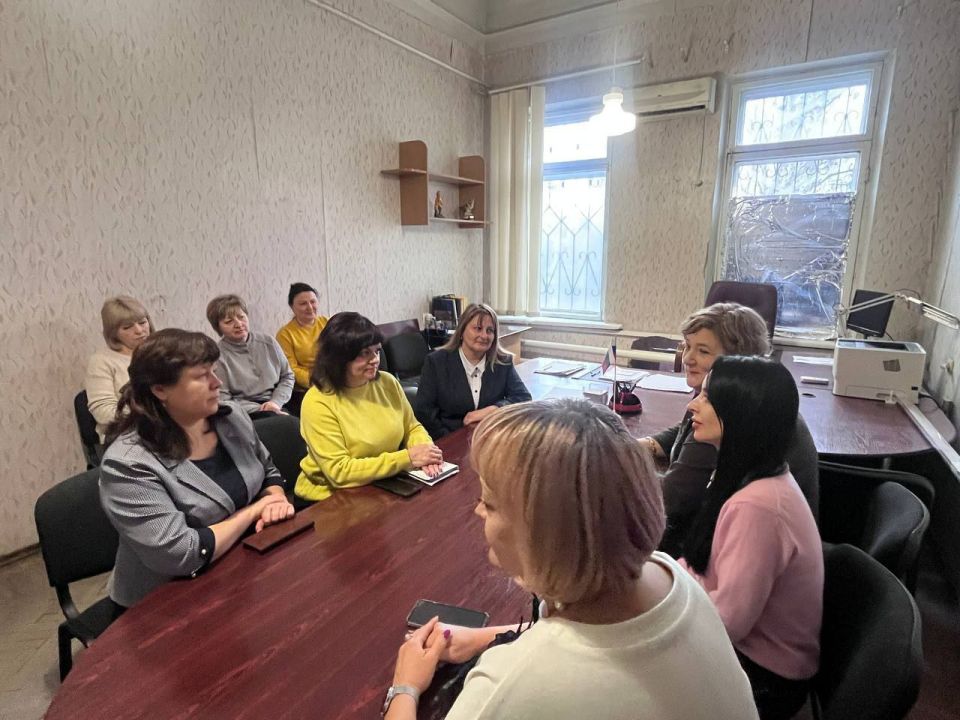 Сегодня, 17 декабря, в рамках поручения Главы ДНР Дениса Пушилина, заместитель руководителя Управы Центрально-Городского внутригородского района Лариса Онищенко и депутат Макеевского городского совета Яна Мусацкая провели... Сегодня, 17 декабря, в рамках поручения Главы ДНР Дениса Пушилина, заместитель руководителя Управы Центрально-Городского внутригородского района Лариса Онищенко и депутат Макеевского городского совета Яна Мусацкая провели...