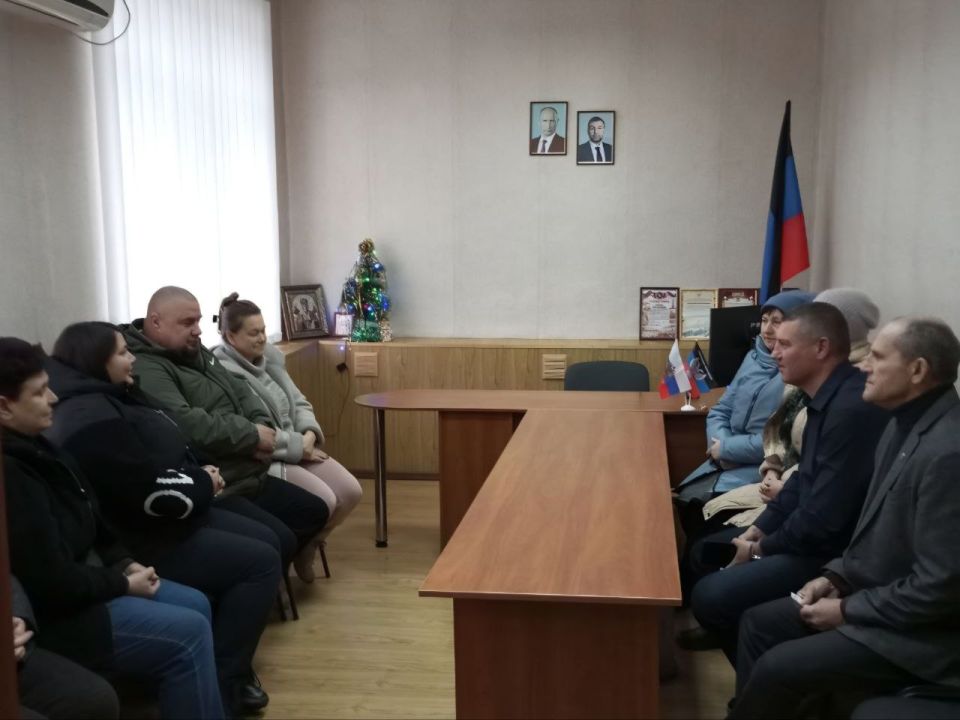 Первый заместитель главы Шахтерского округа провел встречу с населением Первый заместитель главы Шахтерского округа провел встречу с населением