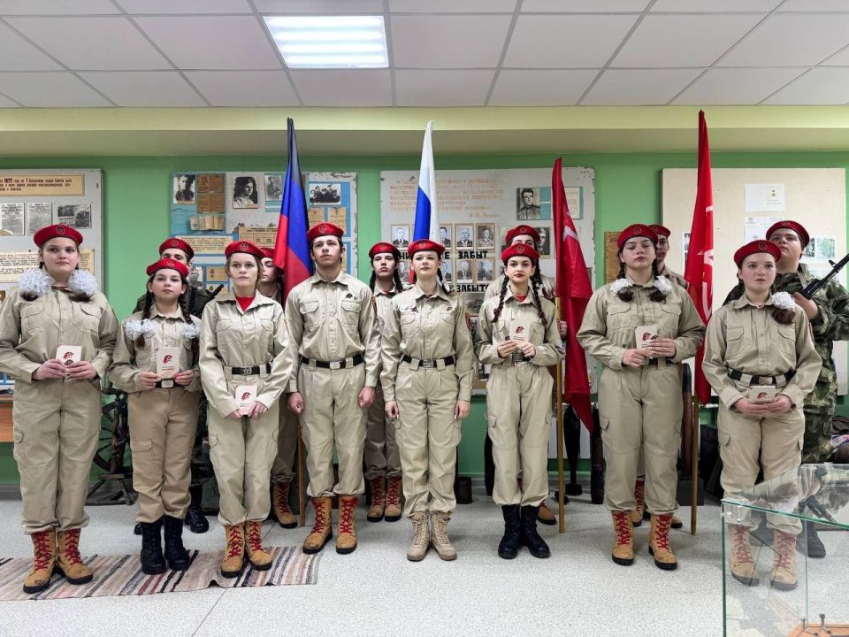 В Ялтинской школе №2 состоялась торжественная церемония приведения к присяге юнармейцев В Ялтинской школе №2 состоялась торжественная церемония приведения к присяге юнармейцев