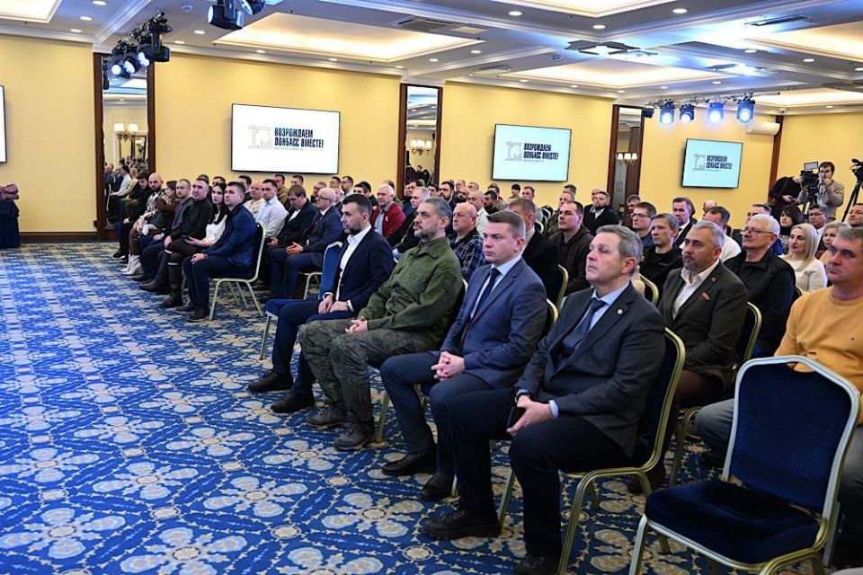 Денис Пушилин наградил представителей российских регионов, с которыми вместе восстанавливает наши муниципалитеты Денис Пушилин наградил представителей российских регионов, с которыми вместе восстанавливает наши муниципалитеты