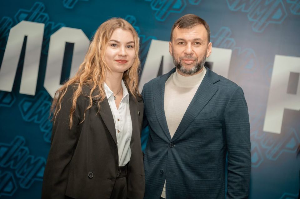 Наталья Великодная: В минувшие выходные дни представители Тельмановского штаба «Молодой Республики» и «Молодой Гвардии Единой России» ДНР, приняли участие в итоговом съезде «Молодой Республики», который прошёл в живописном... Наталья Великодная: В минувшие выходные дни представители Тельмановского штаба «Молодой Республики» и «Молодой Гвардии Единой России» ДНР, приняли участие в итоговом съезде «Молодой Республики», который прошёл в живописном...