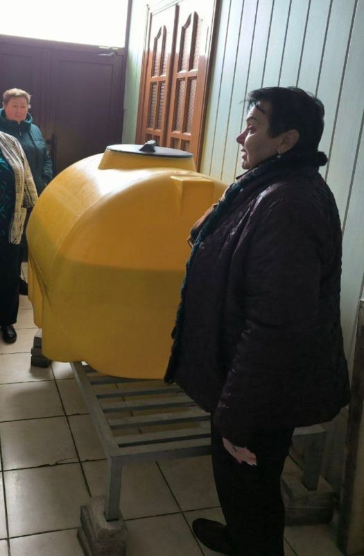17 декабря 2025 года во исполнение поручения Главы Донецкой Народной Республики депутаты Ясиноватского муниципального совета Наталья Филиппова и Елена Алипа посетили места подвоза воды 17 декабря 2025 года во исполнение поручения Главы Донецкой Народной Республики депутаты Ясиноватского муниципального совета Наталья Филиппова и Елена Алипа посетили места подвоза воды